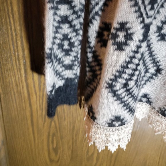 BKE Boho Chic Black and White Whip Stitched Lace Trim Geometric Cardigan Small - Picture 10 of 14